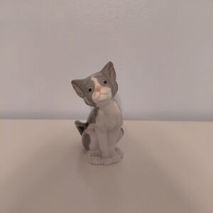 Lladro "Feed Me"  #5113